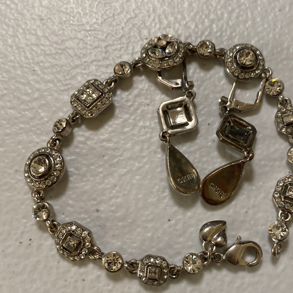 CAROLEE SILVER TONE CLEAR CRYSTAL DROP EARRINGS DROP 1-1/2' AND BRACELET. - Picture 7 of 7